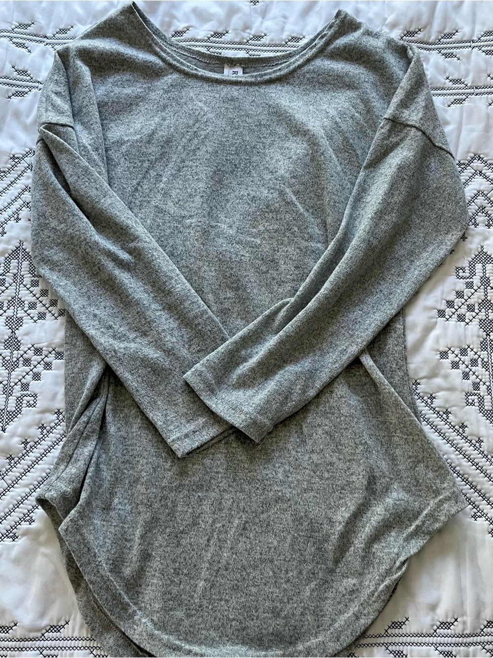 Roma Confident Gray Long Sleeve Knit Tunic Top Curved Hem Soft